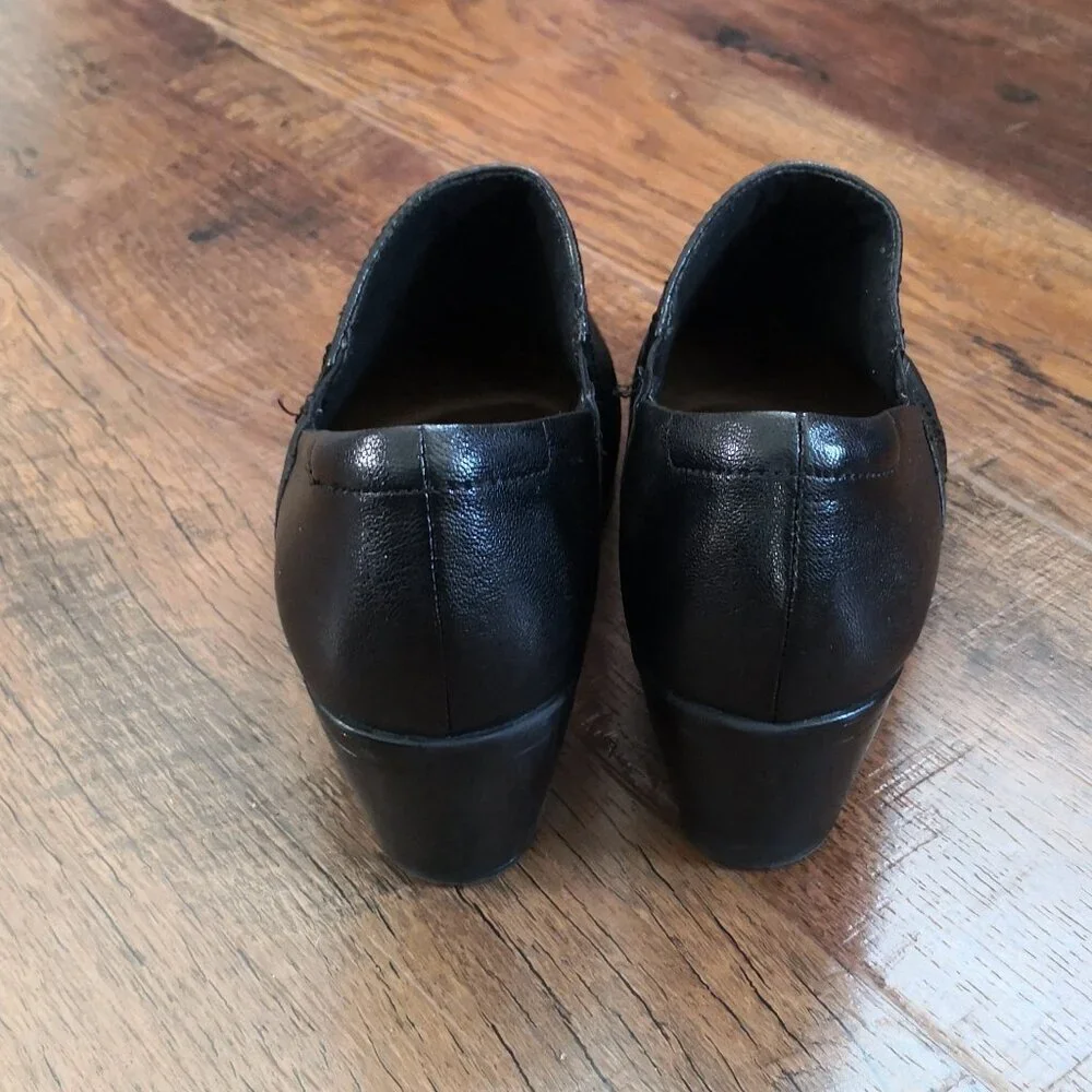 Clarks Ankle Booties Size 8 Black Leather Preppy Ruched‎ Slip On Comfort Shoes
